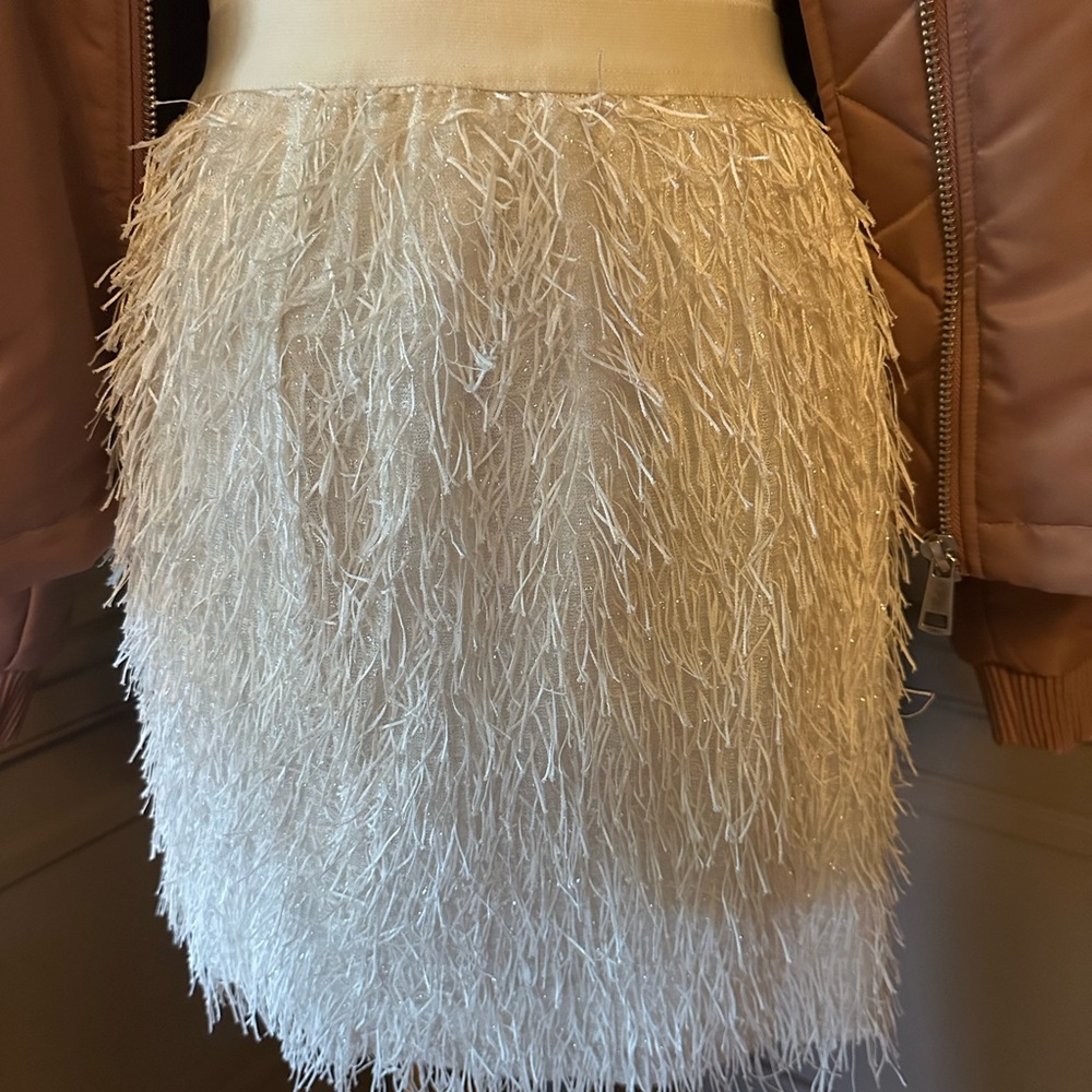 Chic Feathered Mini Skirt in Cream